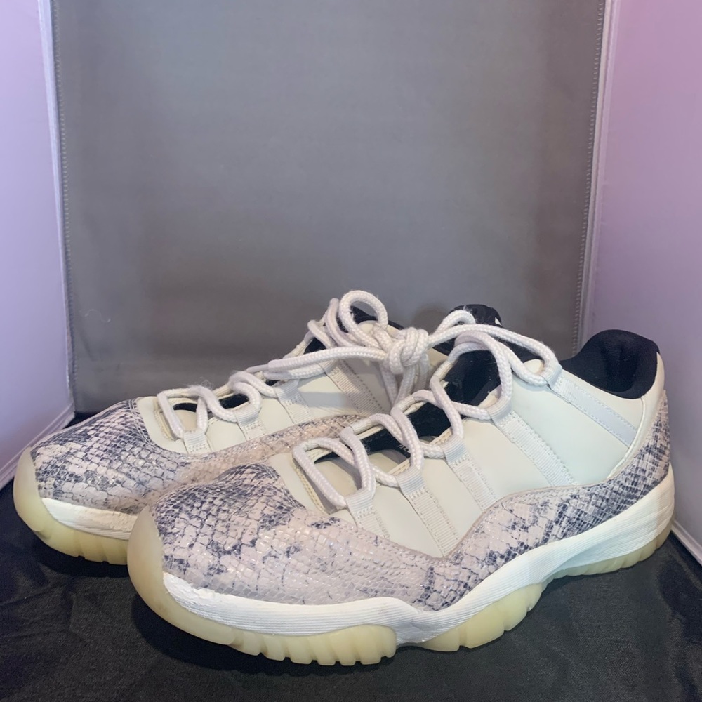 Air Jordan 11 Retro Low 'Light Bone Snakeskin' - Picture 2 of 8